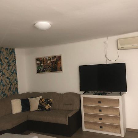 Agi Fogado Apartment Kisujszallas Luaran gambar