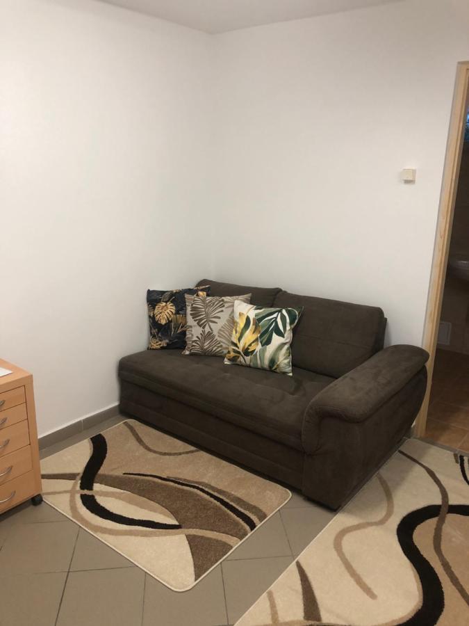 Agi Fogado Apartment Kisujszallas Luaran gambar