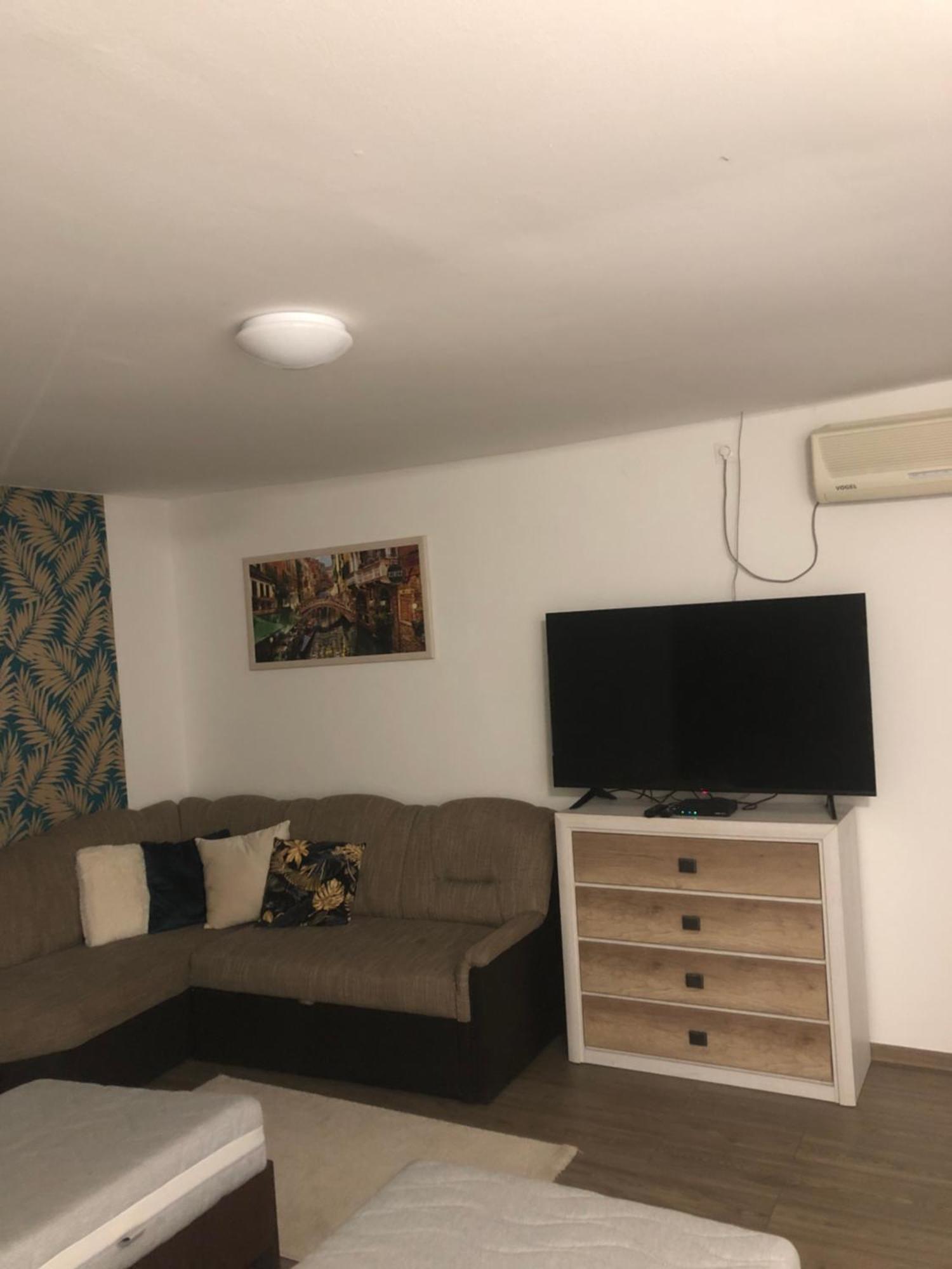 Agi Fogado Apartment Kisujszallas Luaran gambar